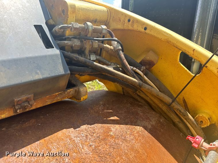 image for item NR9928 2005 Bomag BW190 AD-4 double drum vibratory roller