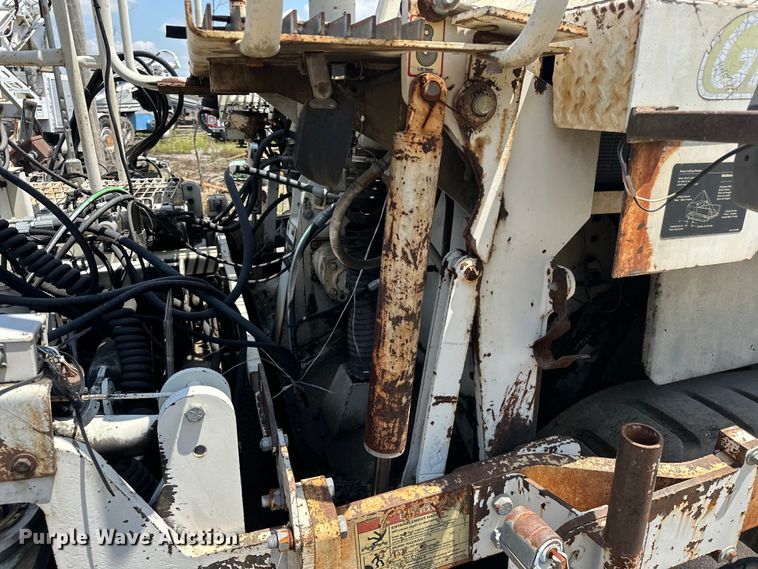 image for item NR9931 Cedarapids  CR361R paver