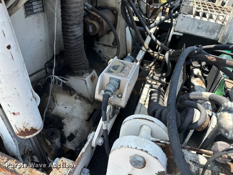 image for item NR9931 Cedarapids  CR361R paver