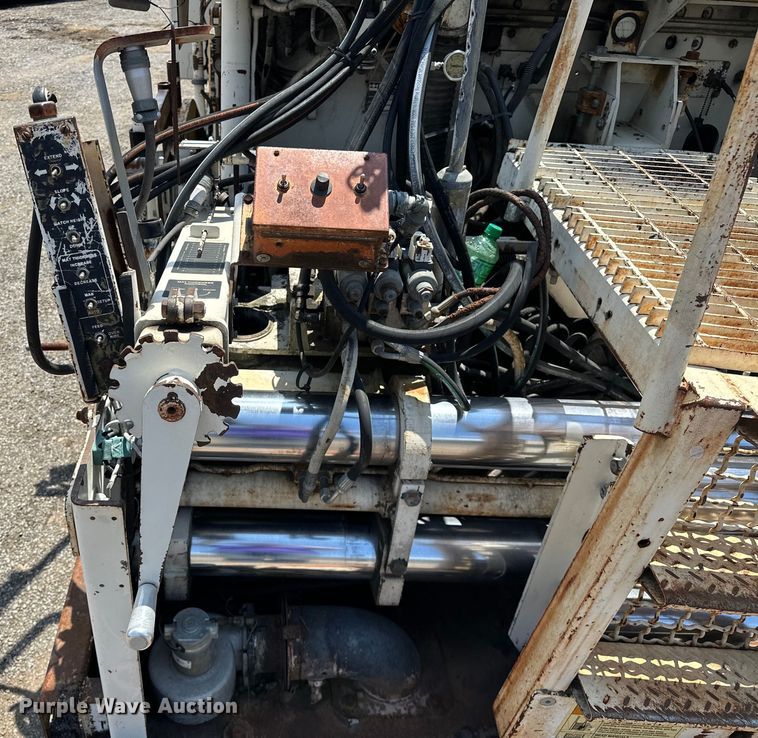 image for item NR9931 Cedarapids  CR361R paver