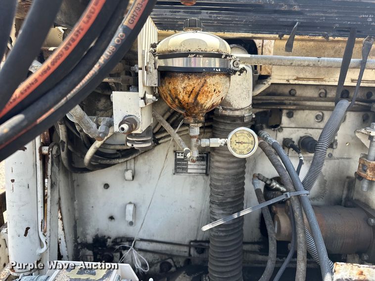 image for item NR9931 Cedarapids  CR361R paver