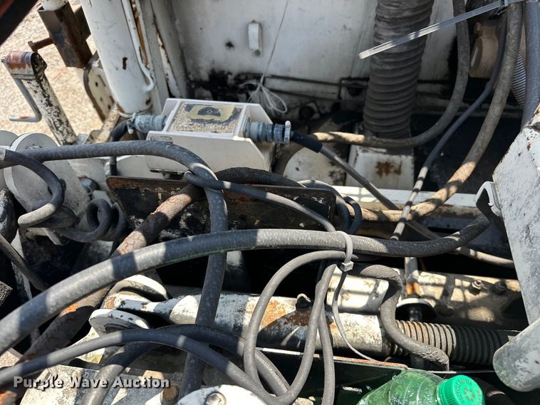 image for item NR9931 Cedarapids  CR361R paver