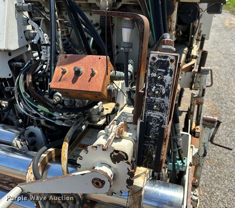 image for item NR9931 Cedarapids  CR361R paver