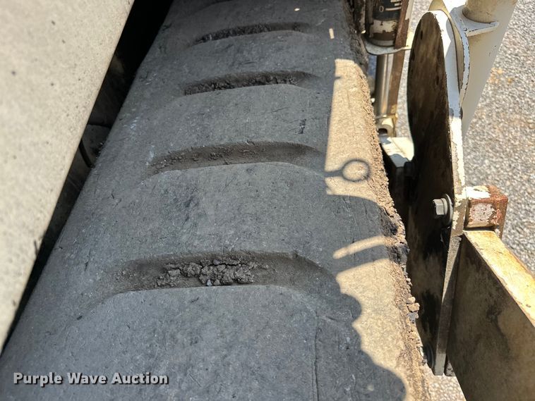 image for item NR9931 Cedarapids  CR361R paver