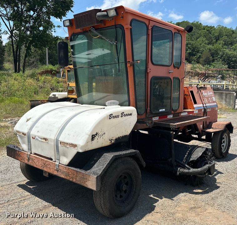 image for item NR9932 Broce  RC350 broom