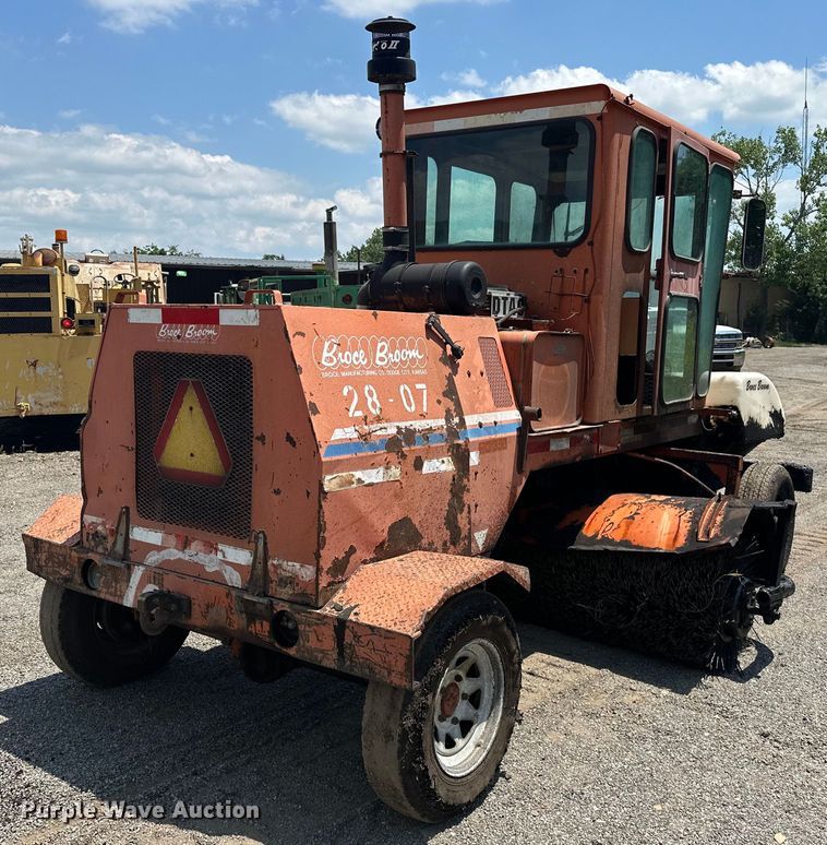 image for item NR9932 Broce  RC350 broom