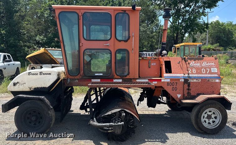 image for item NR9932 Broce  RC350 broom