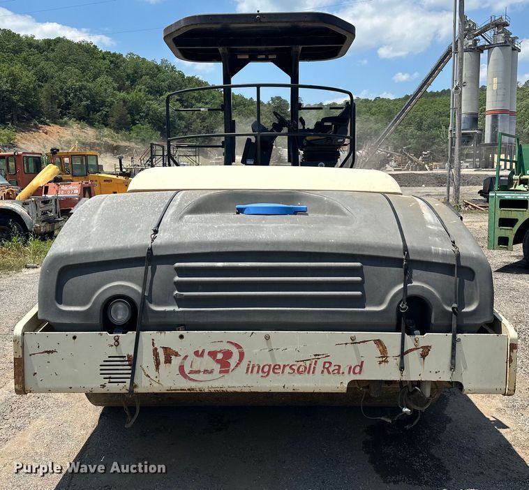 image for item NR9933 2006 Ingersoll Rand DD138 HFA double drum vibratory roller