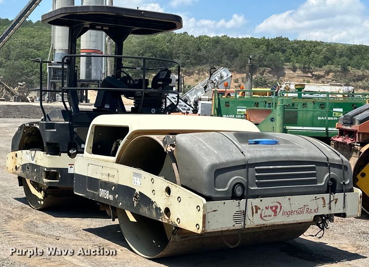 image for item NR9933 2006 Ingersoll Rand DD138 HFA double drum vibratory roller