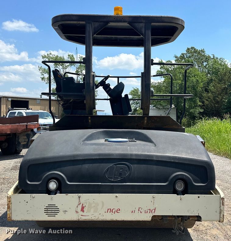 image for item NR9933 2006 Ingersoll Rand DD138 HFA double drum vibratory roller