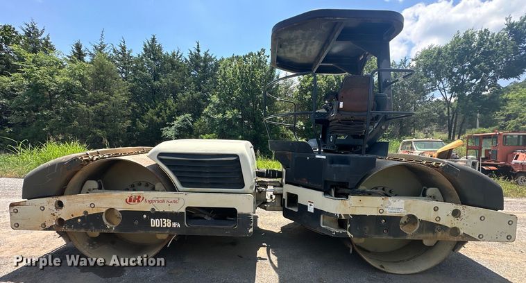 image for item NR9933 2006 Ingersoll Rand DD138 HFA double drum vibratory roller