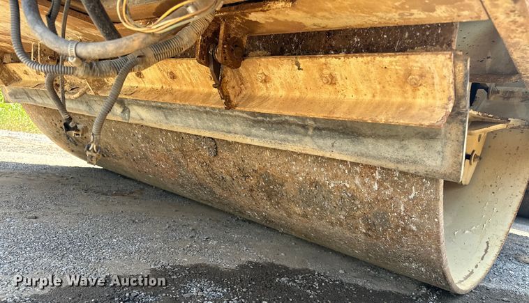 image for item NR9933 2006 Ingersoll Rand DD138 HFA double drum vibratory roller