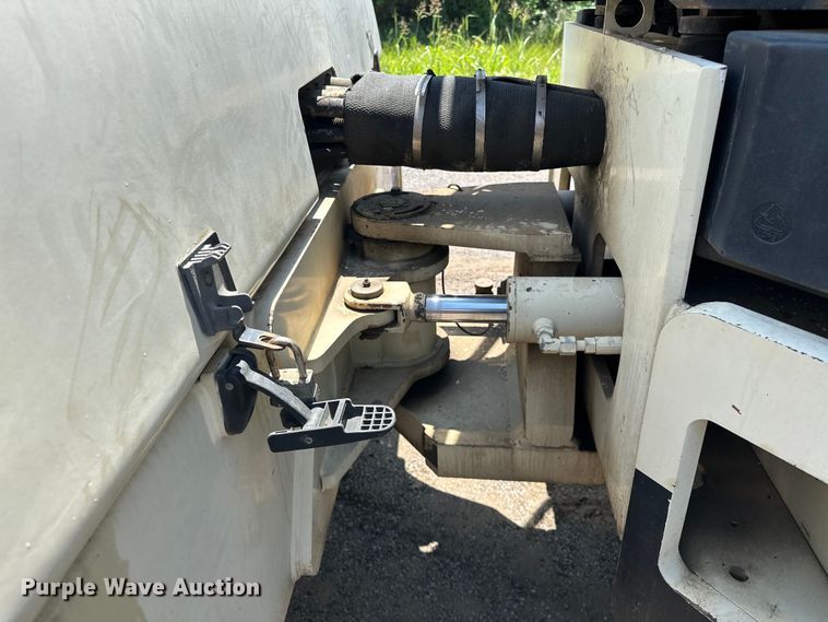 image for item NR9933 2006 Ingersoll Rand DD138 HFA double drum vibratory roller