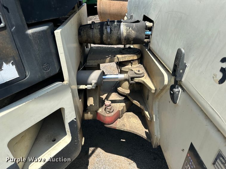 image for item NR9933 2006 Ingersoll Rand DD138 HFA double drum vibratory roller