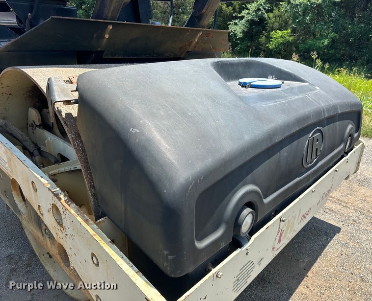 image for item NR9933 2006 Ingersoll Rand DD138 HFA double drum vibratory roller