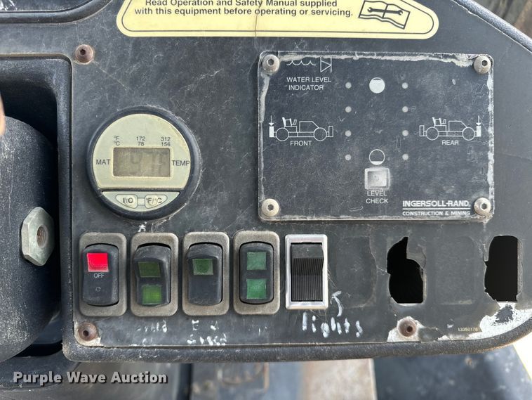 image for item NR9933 2006 Ingersoll Rand DD138 HFA double drum vibratory roller