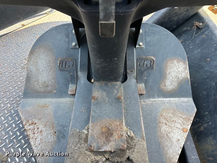 image for item NR9933 2006 Ingersoll Rand DD138 HFA double drum vibratory roller