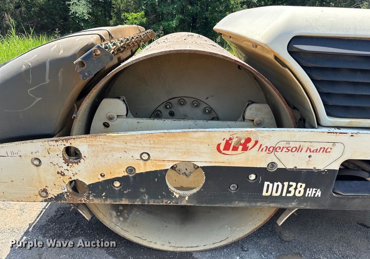 image for item NR9933 2006 Ingersoll Rand DD138 HFA double drum vibratory roller