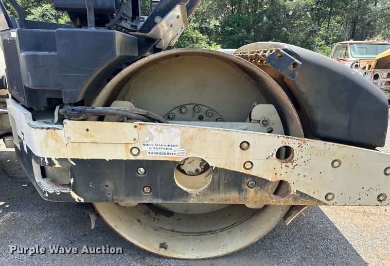 image for item NR9933 2006 Ingersoll Rand DD138 HFA double drum vibratory roller