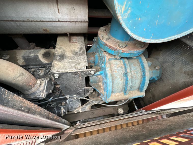 image for item NR9943 2007 Ditch Witch  FX60 vacuum excavator