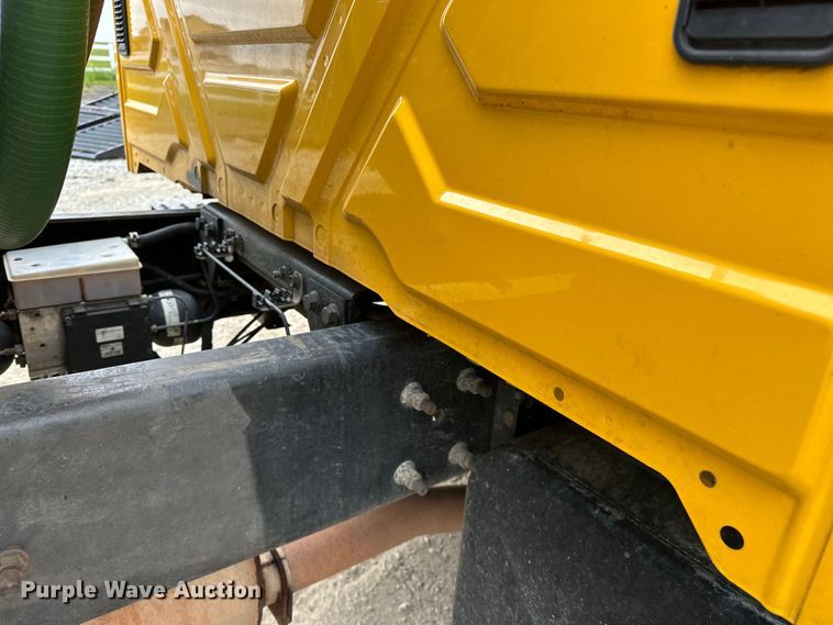 image for item NR9950 2007 International  4300 SBA flatbed truck