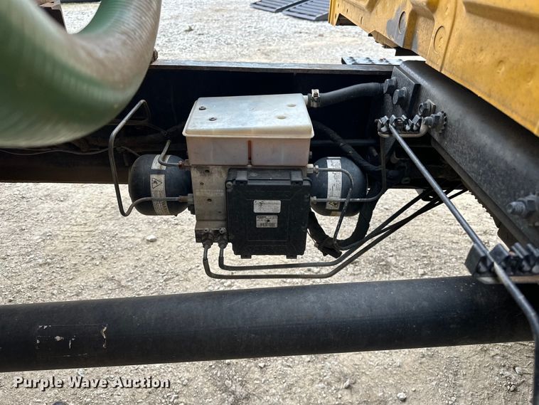 image for item NR9950 2007 International  4300 SBA flatbed truck