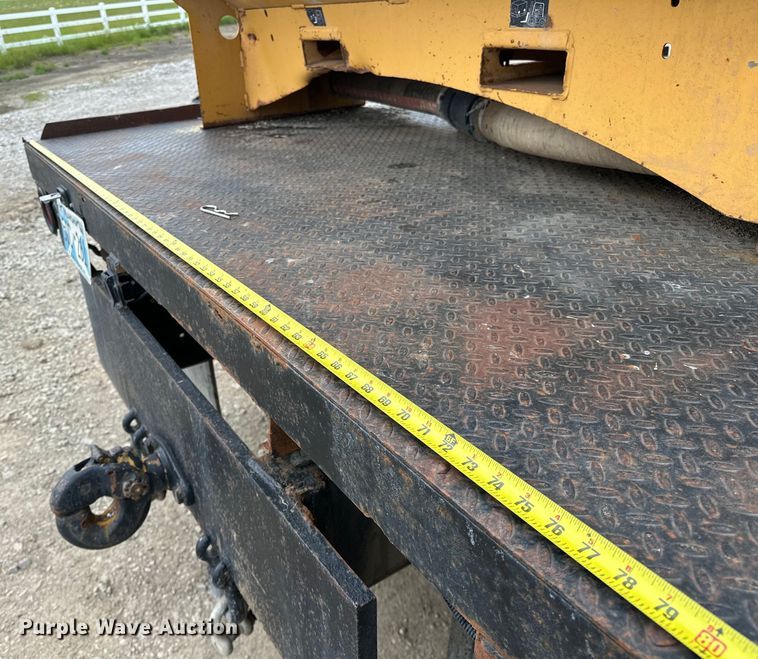 image for item NR9950 2007 International  4300 SBA flatbed truck