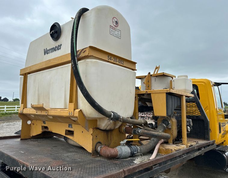 image for item NR9950 2007 International  4300 SBA flatbed truck