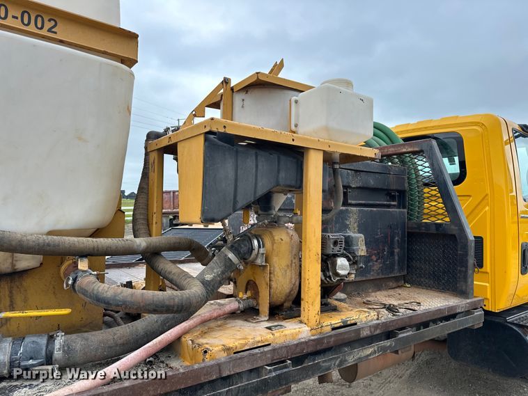 image for item NR9950 2007 International  4300 SBA flatbed truck