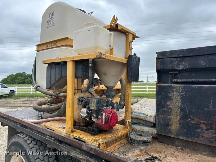 image for item NR9950 2007 International  4300 SBA flatbed truck