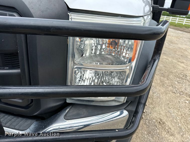 image for item NR9955 2016 Ford F550 Super Duty flatbed truck