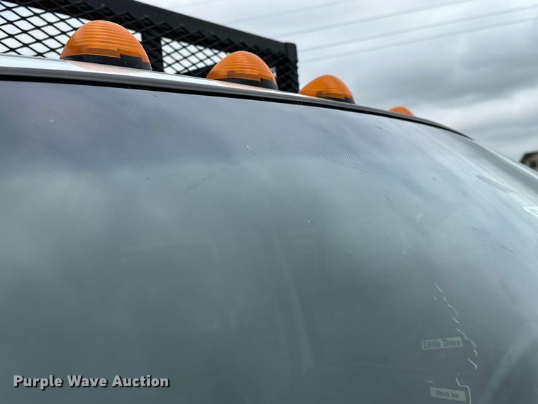 image for item NR9955 2016 Ford F550 Super Duty flatbed truck