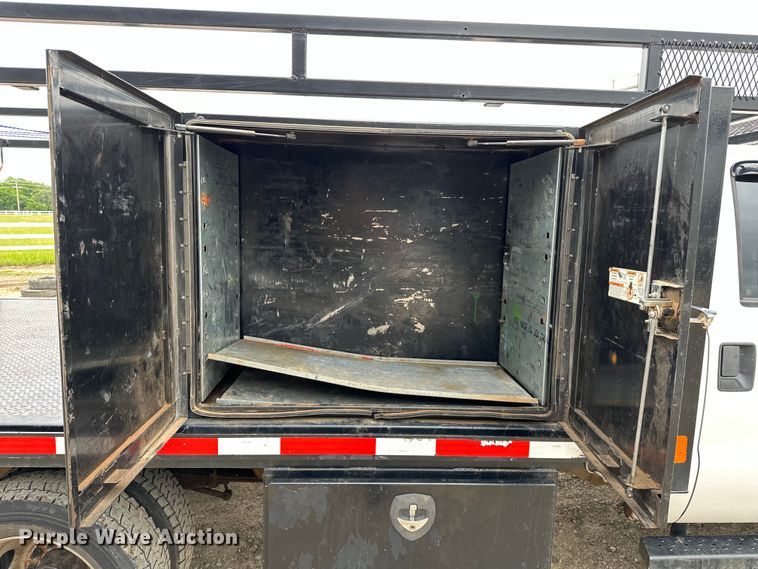 image for item NR9955 2016 Ford F550 Super Duty flatbed truck