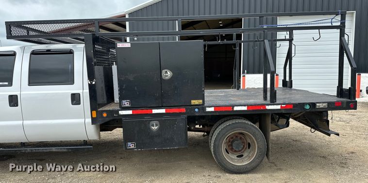 image for item NR9955 2016 Ford F550 Super Duty flatbed truck