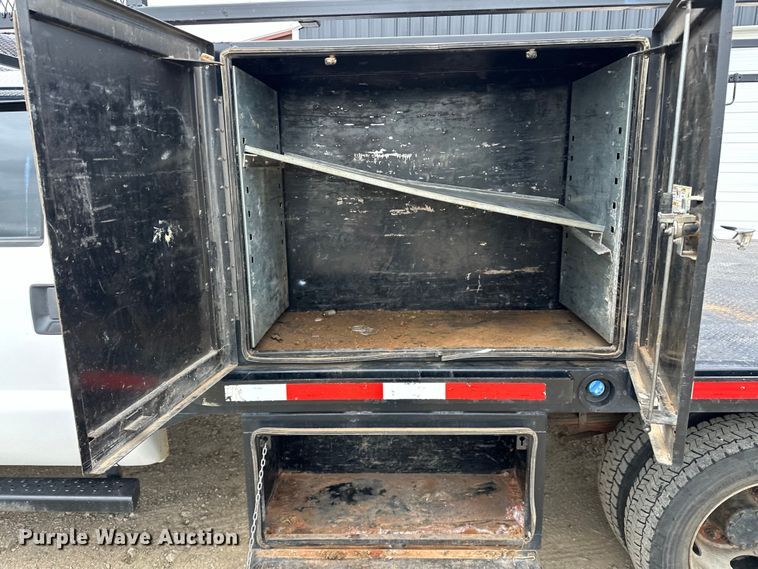 image for item NR9955 2016 Ford F550 Super Duty flatbed truck