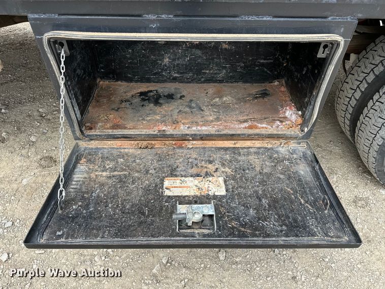 image for item NR9955 2016 Ford F550 Super Duty flatbed truck