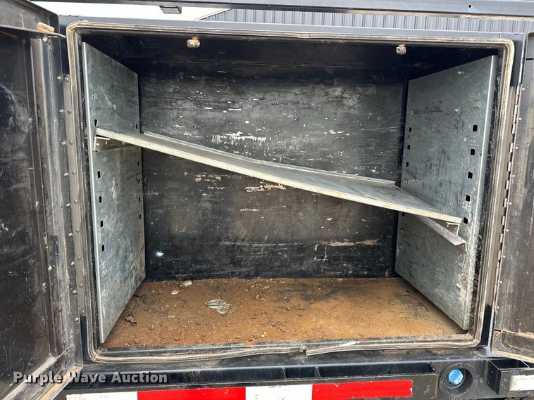 image for item NR9955 2016 Ford F550 Super Duty flatbed truck