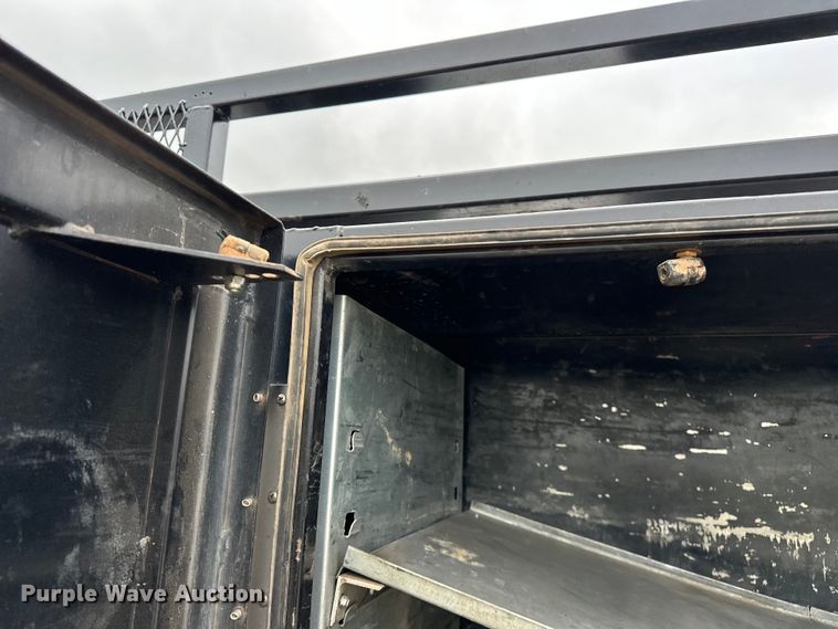 image for item NR9955 2016 Ford F550 Super Duty flatbed truck