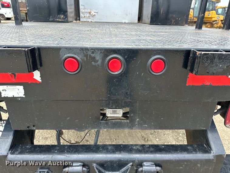 image for item NR9955 2016 Ford F550 Super Duty flatbed truck