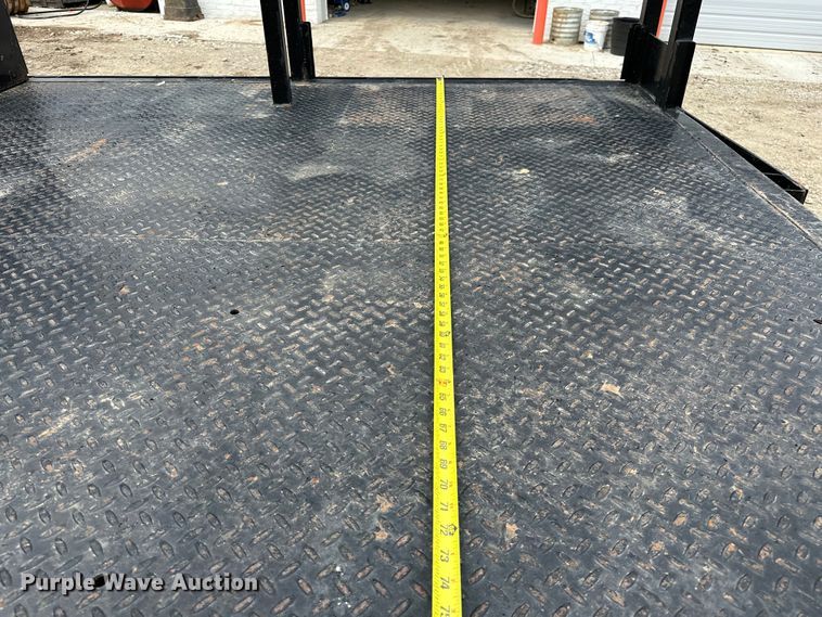 image for item NR9955 2016 Ford F550 Super Duty flatbed truck