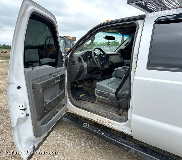 image for item NR9955 2016 Ford F550 Super Duty flatbed truck