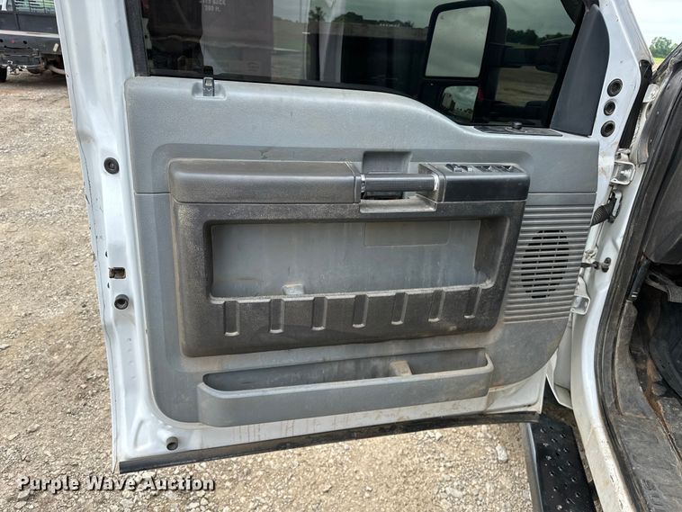 image for item NR9955 2016 Ford F550 Super Duty flatbed truck