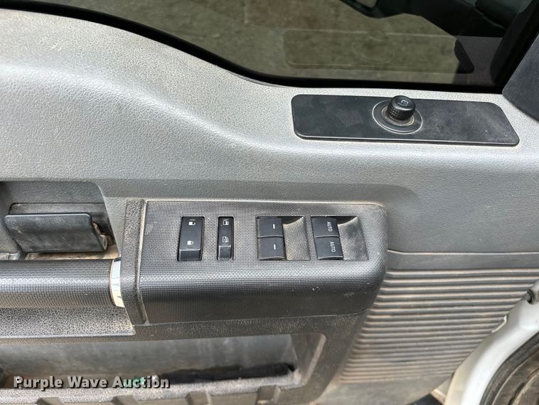 image for item NR9955 2016 Ford F550 Super Duty flatbed truck