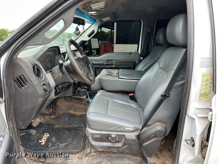 image for item NR9955 2016 Ford F550 Super Duty flatbed truck