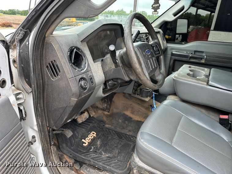 image for item NR9955 2016 Ford F550 Super Duty flatbed truck