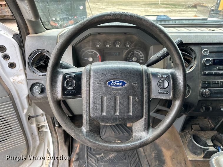 image for item NR9955 2016 Ford F550 Super Duty flatbed truck