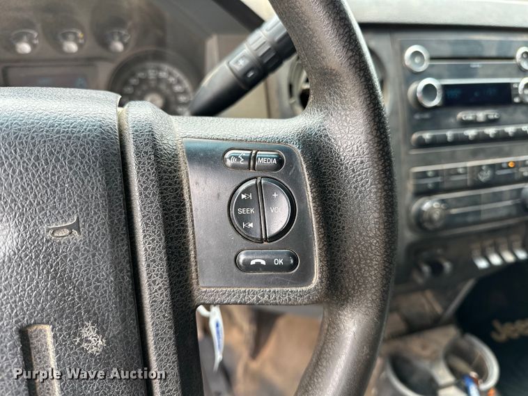 image for item NR9955 2016 Ford F550 Super Duty flatbed truck