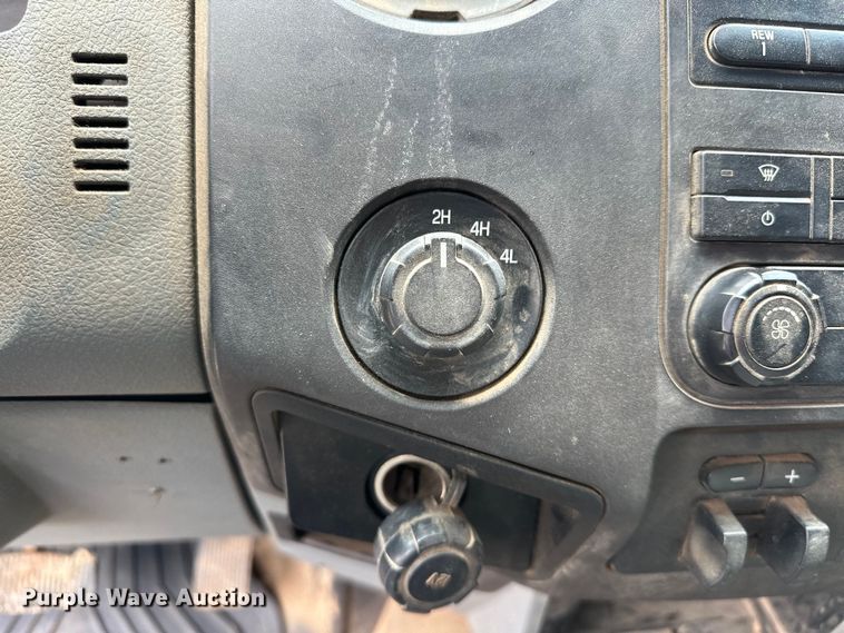 image for item NR9955 2016 Ford F550 Super Duty flatbed truck