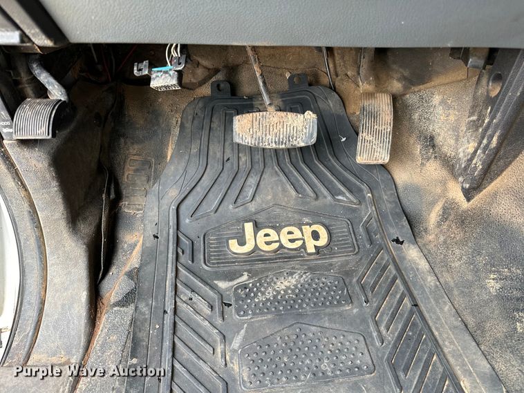 image for item NR9955 2016 Ford F550 Super Duty flatbed truck