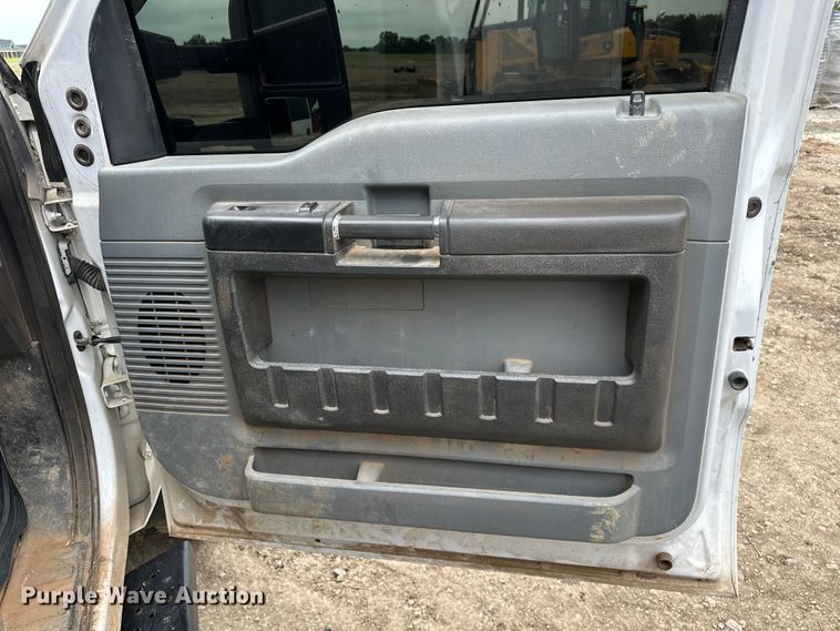 image for item NR9955 2016 Ford F550 Super Duty flatbed truck